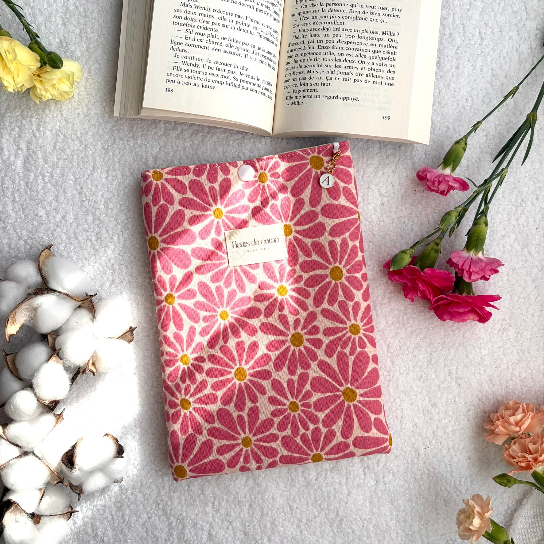 Pochette à livre fleurs 🥚 Bien joué ! Essaie CHOCOLAT15