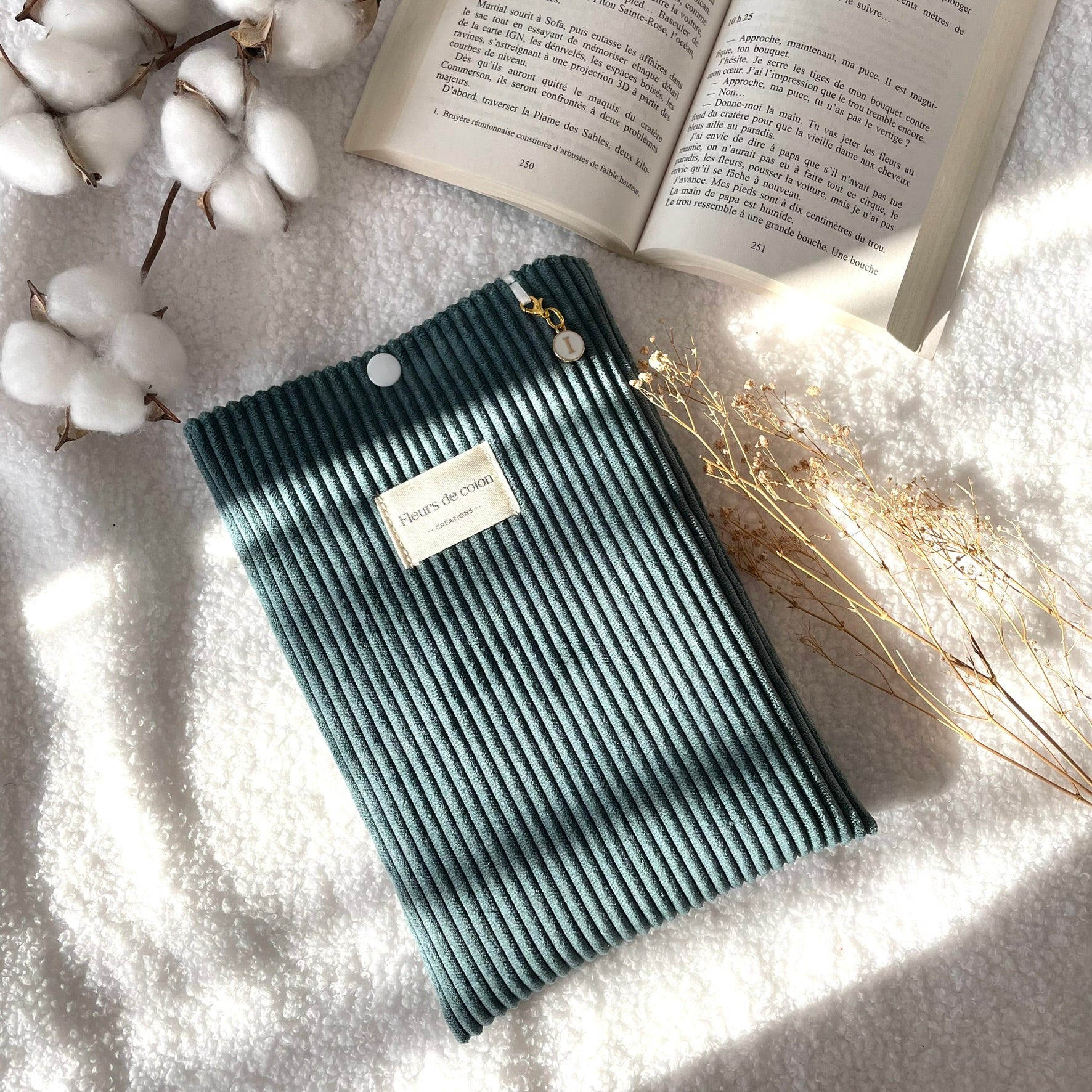 Pochette à livre en velours côtelé