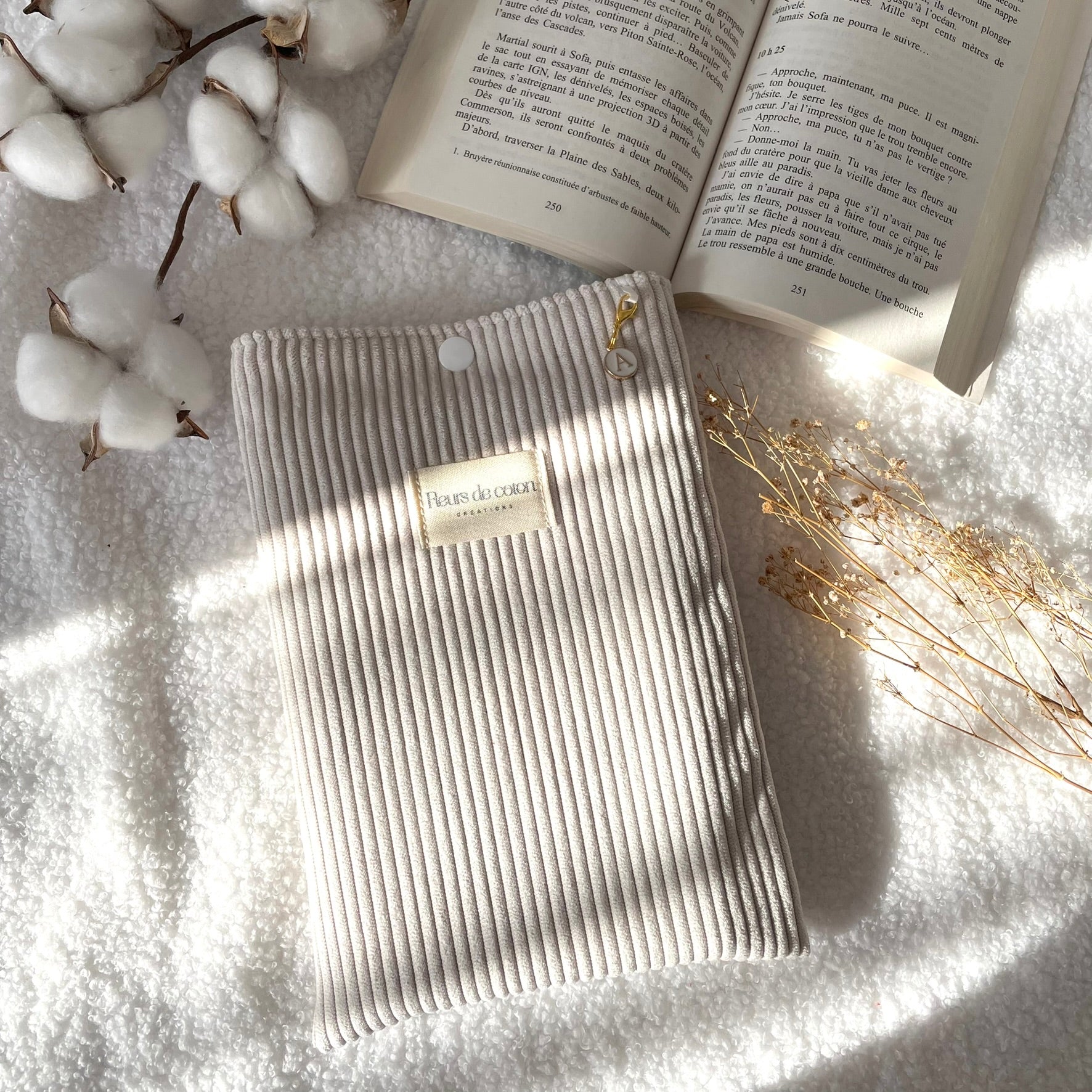 Pochette à livre en velours côtelé