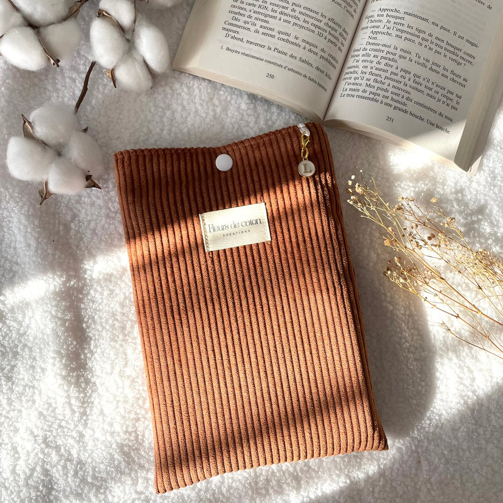 Pochette à livre en velours côtelé