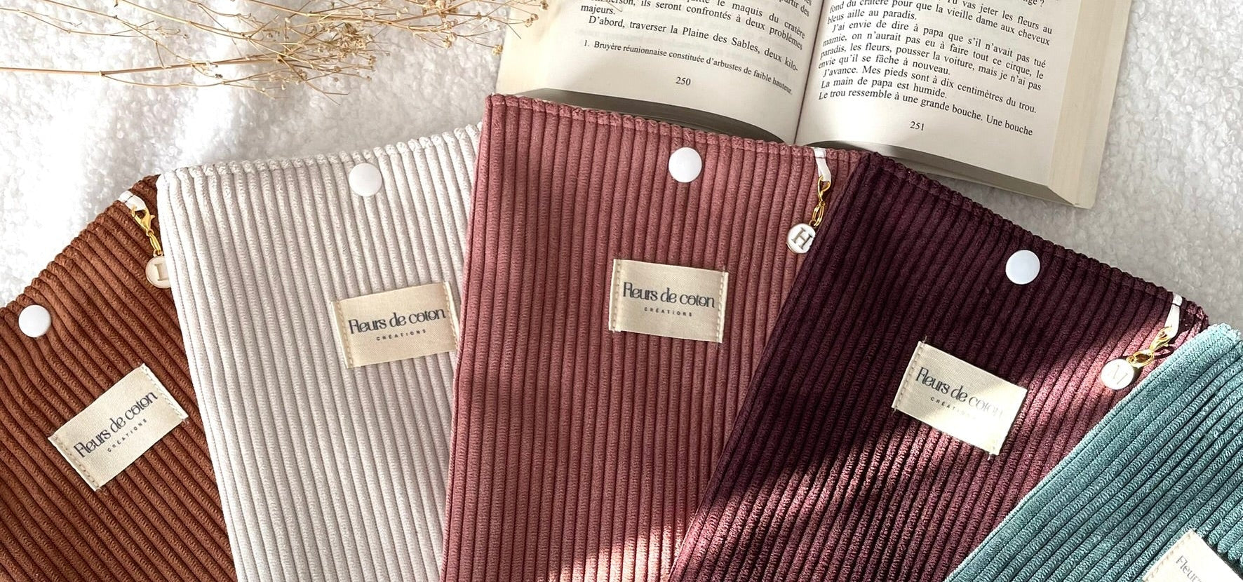 Pochette à livre en velours côtelé