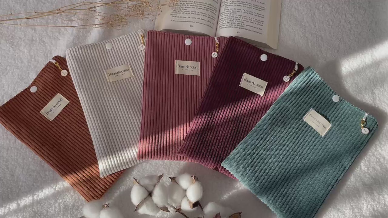 Pochette à livre en velours côtelé